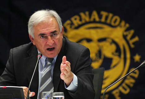 Dominique Strauss-Kahn şi-a dat demisia de la şefia FMI din închisoare